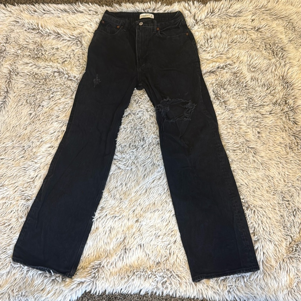 Abercrombie The 90s Relaxed High Rise Curve Love Black Distressed Jeans